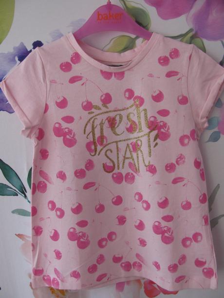 Krásné růžové tričko s třešněmi a zlatým nápisem, house,104