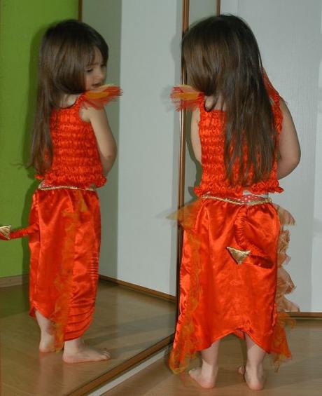 Karnevalový červený dvoudílný kostým čertice, 