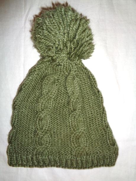 Krásný khaki kulíšek s bambulí, 86 / 92