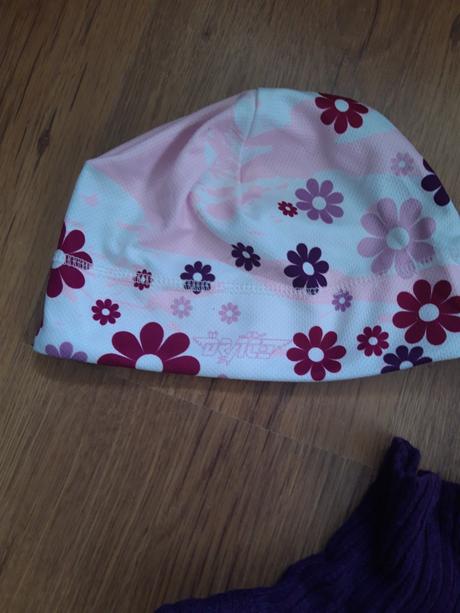 2x čepice i jednotlivě fukční, xs