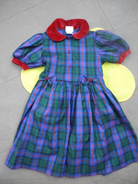 Kárované šaty, 116