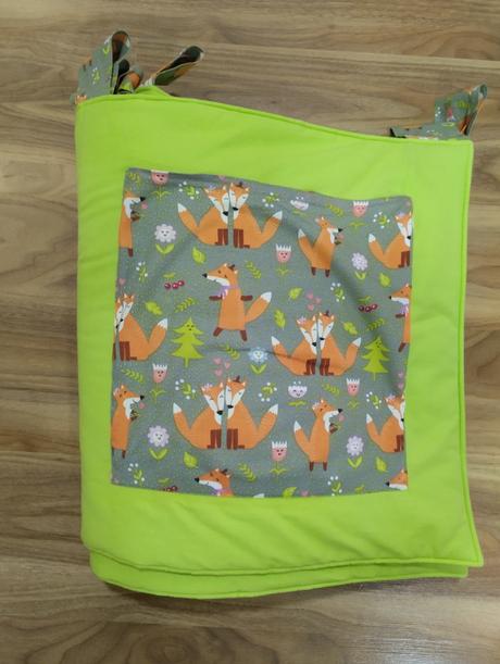 Mantinel - kapsář za postel, 