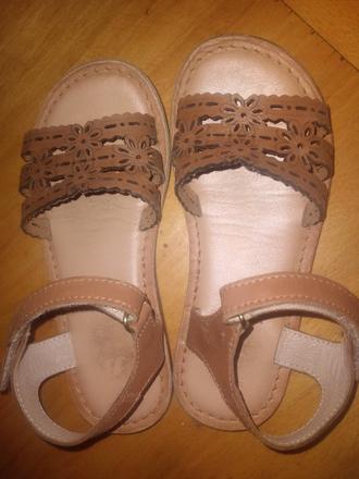 Dívčí sandále květy vel. 27 - 28, vn.stélka 18 cm, baťa,27