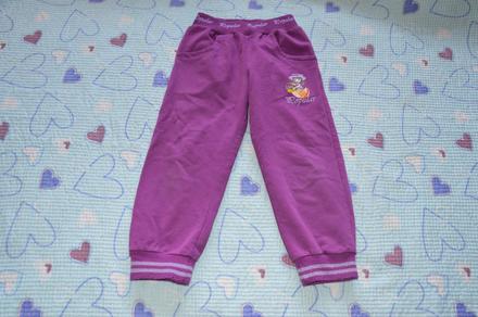 Fialové tepláčky, 98