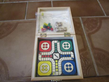 Cestovní hra v dřevěné krabičce člověče nezblob se, 