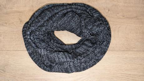 T439  černo-stříbrná šála, tunel, 