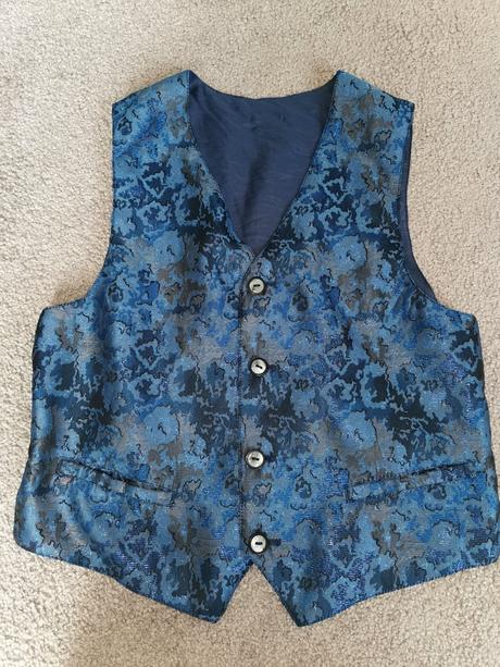 Slavnostní vesta, 134