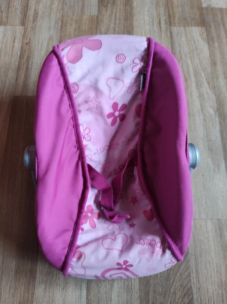 Autosedačka pro panenku, 