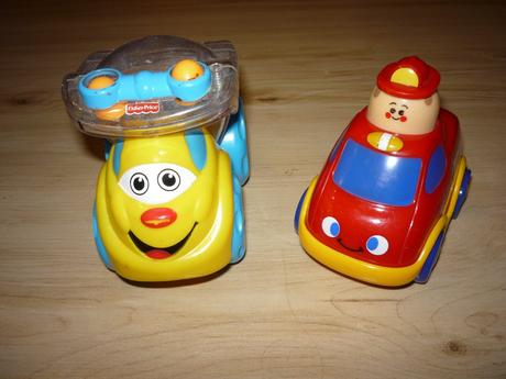Fisher price chrastící auto,