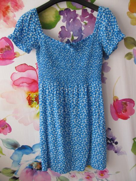 Krásné letní modré šaty s drobnými kvítky, xs