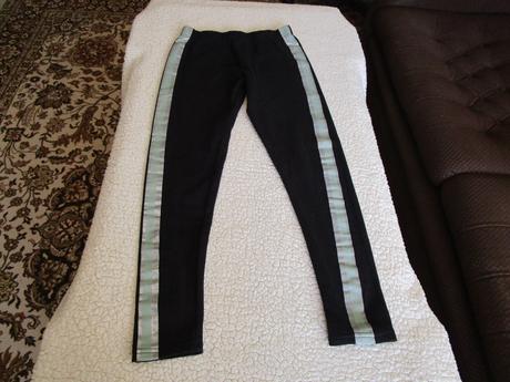 Pěkné černé bavl. teplejší legíny, z takka, takko,146