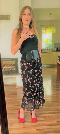 Maxisukně s našitými karafiáty, vel s/m, infinite, 38
