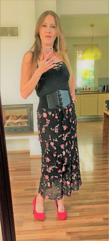 Maxisukně s našitými karafiáty, vel s/m, infinite, 38