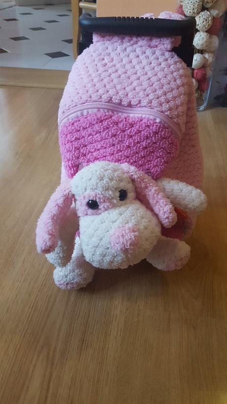 Batoh + kufřík + plyšák v jednom,