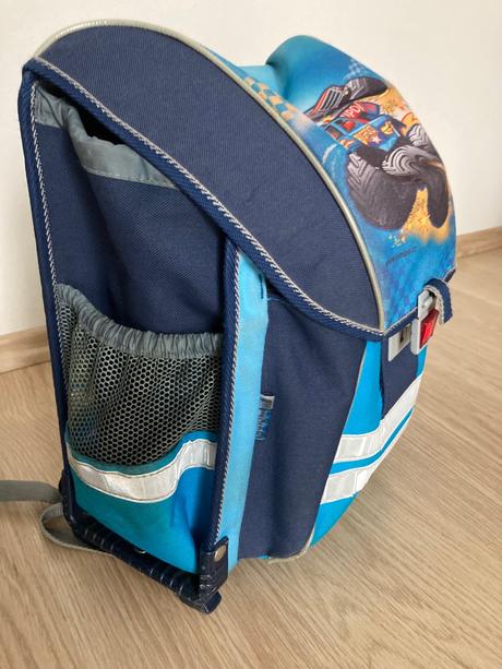 2x aktovka - první stupeň, 