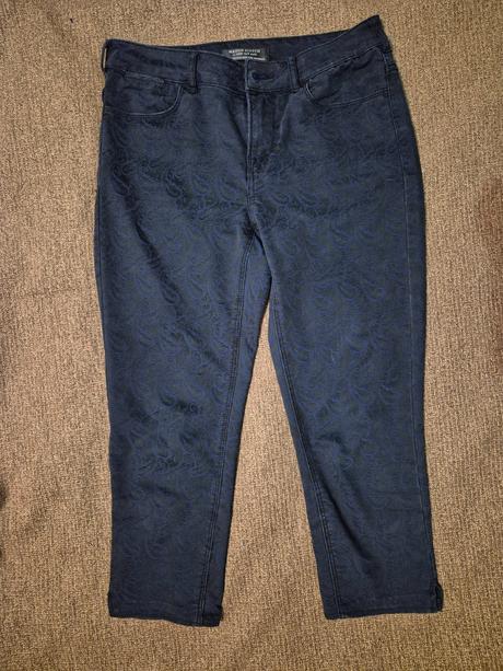 Dámské 3/4 kalhoty s krásným vzorem vel. 36, 36