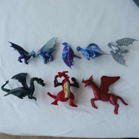 8 figurek draku, 