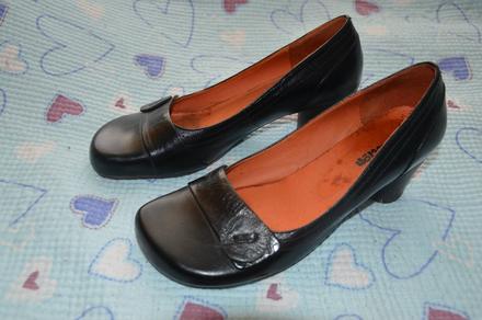 38 černé lodičky, 38