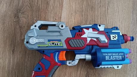 Hračka zbraň avengers kapitán amerika., 