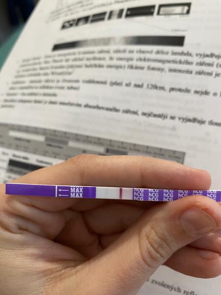 Co znamená slabá čárka na těhotenském testu?
