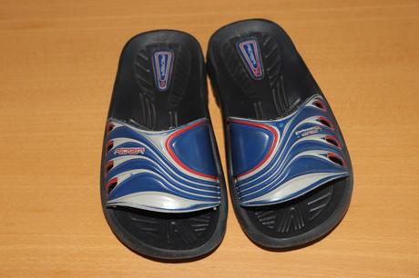 Gumové pantofle, 24