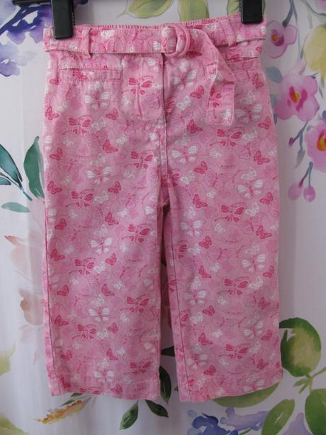 Růžové 3/4 plátěné letní kalhoty s motýlkama, 116