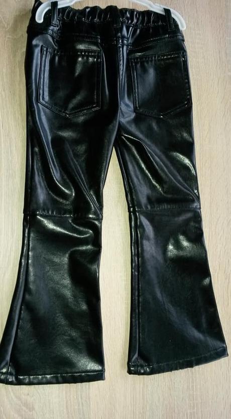 Módní kalhoty z imitace kůže vel 4-5 let, tesco,110
