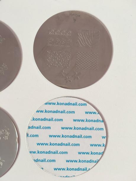 Zdobení nehtů konad a sušička laku, 