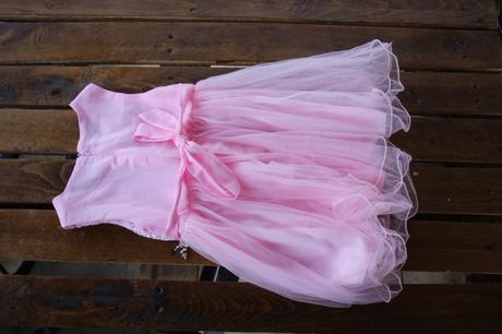 Slavnostní šatičky s tylovou sukní, 92