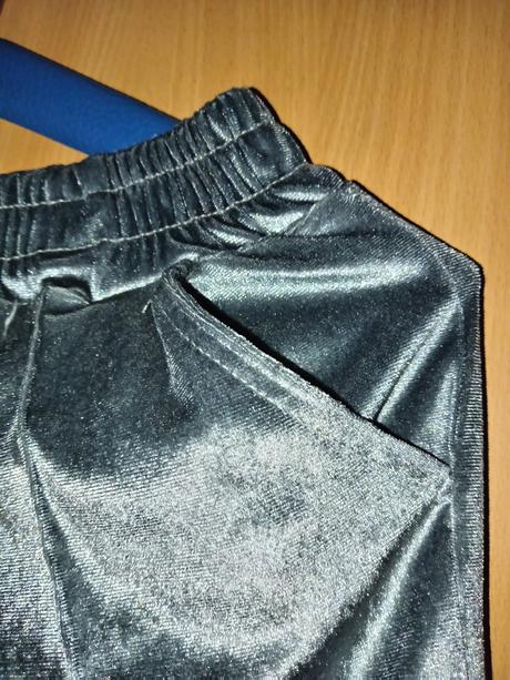 Lesklé semišové kalhoty, sinsay,s