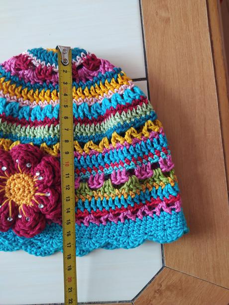 Háčkovaná dívčí čepice, obv. 46, 92