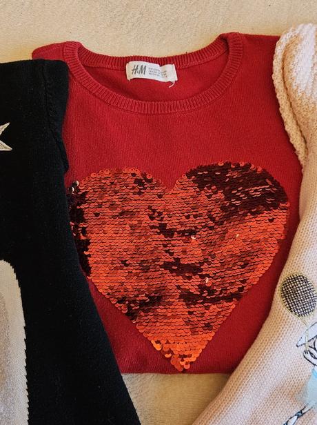 Čtyři zimní svetříky, sváteční a tričko, 122/140, 134