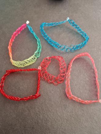 Náhrdelníky a naramek,