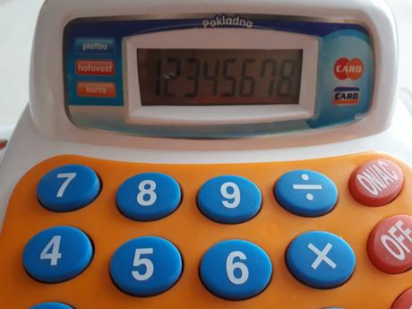 Dětská pokladna rappa a české peníze, 