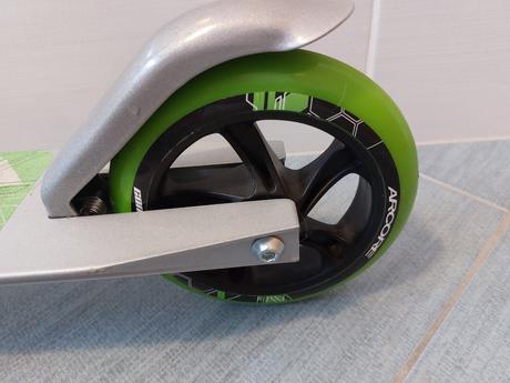 Dětská skládací koloběžka arcore connect, top stav,