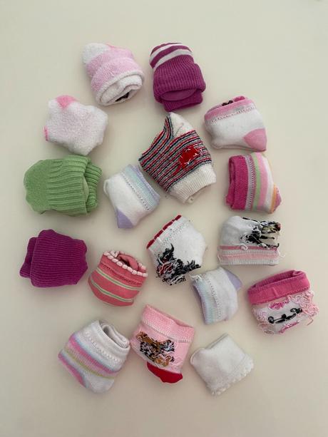 17 ks balík dětských ponožek (0 - 1 rok), 17