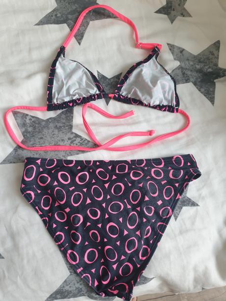 Dívčí plavky, 134