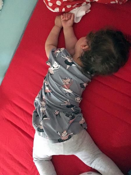 V jakých nejdivnějších polohách vaše ratolesti dokážou spát? 🙂