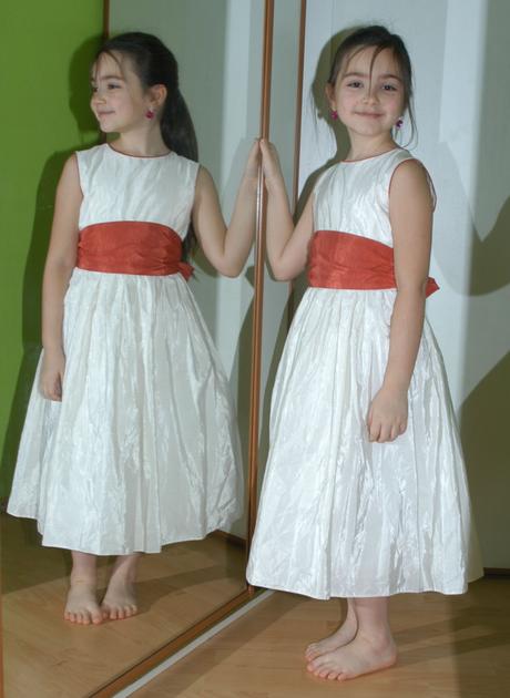 Společenské slavnostní plesové šaty i pro družičku, 134