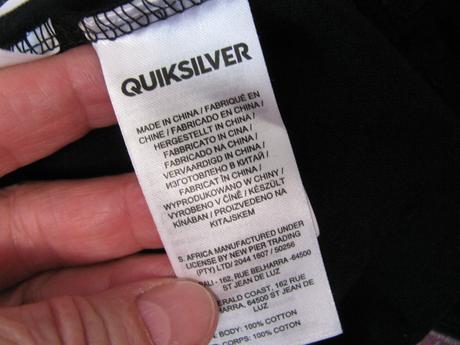 Bavlněné tmavě modré tričko -kostry na surfech, quiksilver,164
