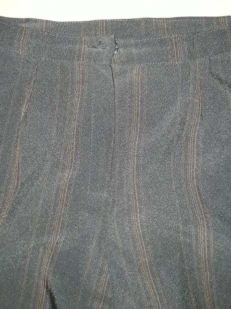 Dámský kalhotový kostým s oranžovým proužkem, 40