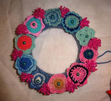 Ruční práce háčkovaný věnec růženka cca 22 cm, 
