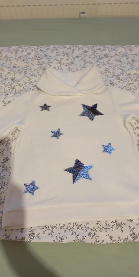 Velmi pěkná bílá teplejší heboučká flaušová mikina, yigga,146