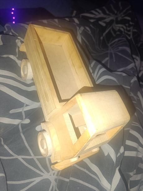 Dřevěné nákladní auto,