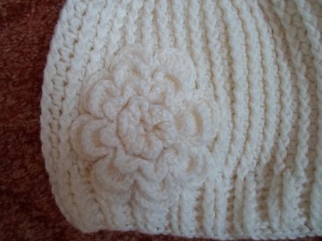 Bílá háčkovaná čepice čepička, 116