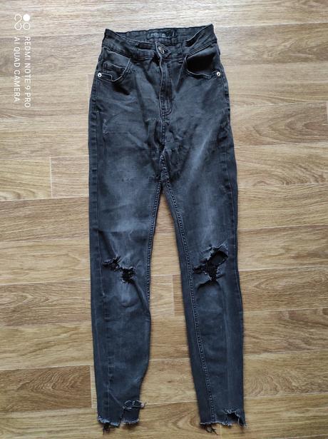 Trhané džíny, 26