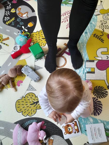 Daly byste dítěti helmičku na spaní?