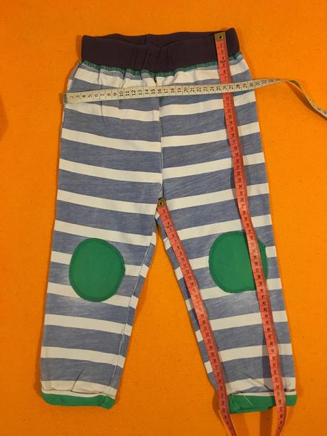 Prouhaté tepláky se záplatami (vel.98-104), 98