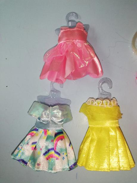 Panenka se šatičkami,