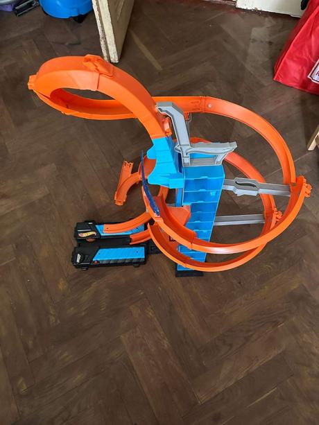 Hot wheels padajícíc věž+3 autíčka,